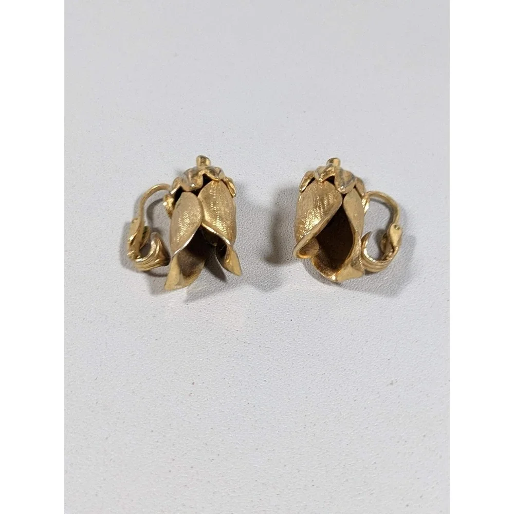 Vintage Gold Tone Rosebud Flower Clip On‎ Earrings Textured Floral